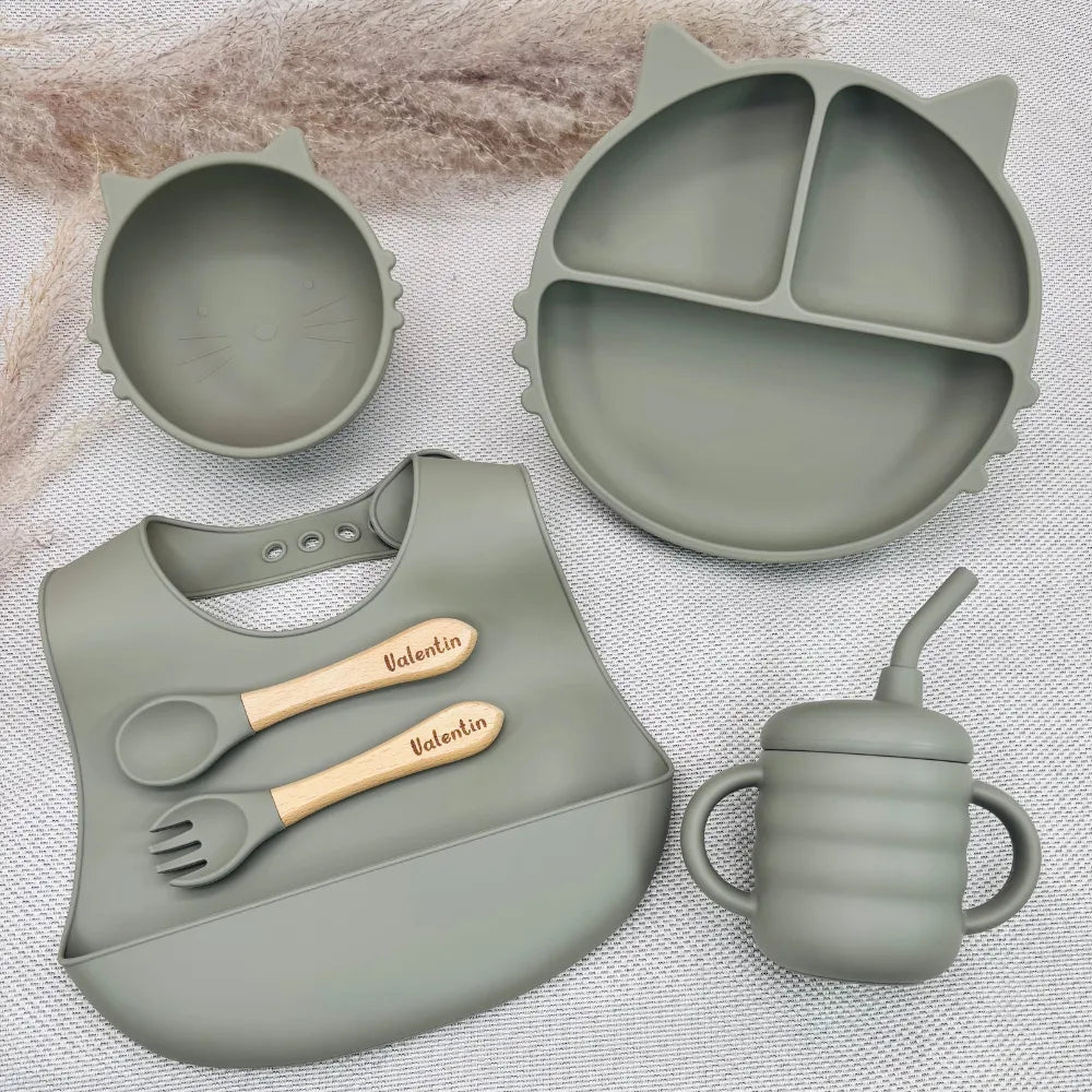 Coffret repas bébé complet vert olive en silicone, set naissance avec assiette chat, bol, bavoir et tasse Baby-Crea
