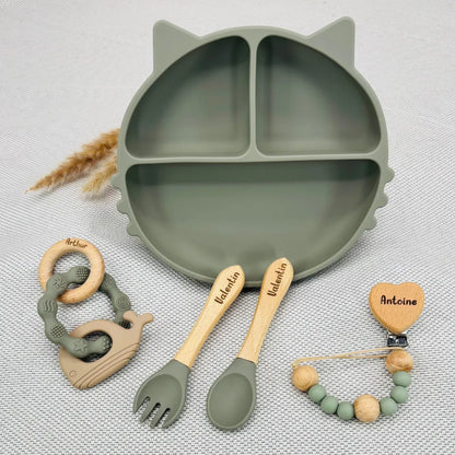 Coffret Bébé Personnalisé – Assiette Chat, Couverts, Attache & Anneau Dauphin - Baby-crea