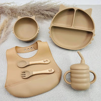 Coffret repas bébé personnalisé beige en silicone, set naissance complet avec assiette compartimentée et accessoires Baby-Crea