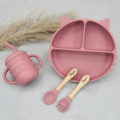 Coffret repas bébé personnalisé rose en silicone avec assiette chat compartimentée, cadeau naissance fille Baby-Crea