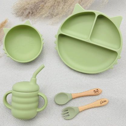 Coffret repas bébé personnalisé vert clair, assiette chat et accessoires en silicone, idée cadeau naissance