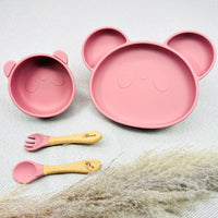 Coffret vaisselle bébé fille rose panda avec couverts bois gravés Manon, assiette et bol antidérapants. Parfait pour cadeau naissance.