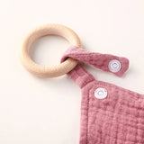 Serviette doudou bébé avec anneau bois naturel