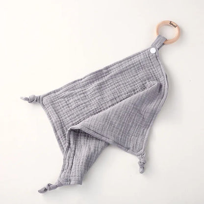 Serviette prénom bébé avec anneau bois de hêtre