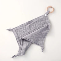 Serviette prénom bébé avec anneau bois de hêtre