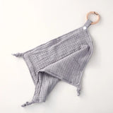 Serviette prénom bébé avec anneau bois de hêtre