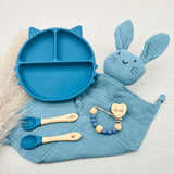 Set repas bébé bleu avec prénom – coffret personnalisé Louis et Alba, assiette antidérapante, doudou lapin, couverts bois