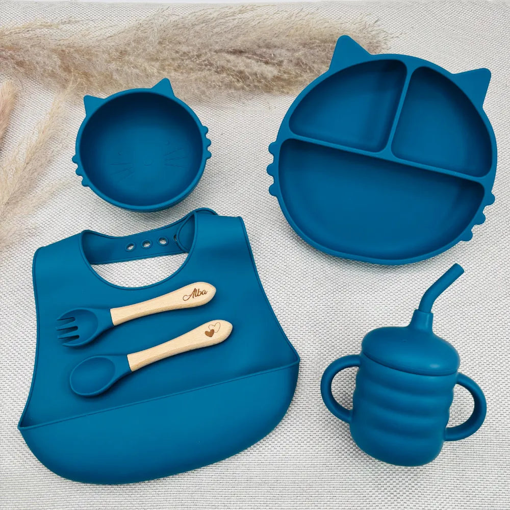 Set repas bébé personnalisé bleu marine en silicone, coffret naissance complet avec assiette chat et bavoir Baby-Crea