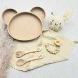 Set repas bébé personnalisé en silicone en forme d’ours avec assiette compartimentée, cuillère, fourchette, tasse d’apprentissage anti-fuite, attache-tétine et doudou lapin – idée de cadeau de naissance unique et pratique