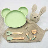 Set repas bébé personnalisé en silicone en forme d’ours avec assiette compartimentée, cuillère, fourchette, tasse d’apprentissage anti-fuite, attache-tétine et doudou lapin – idée de cadeau de naissance unique et pratique