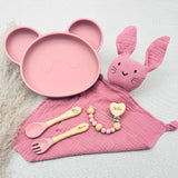Set repas bébé personnalisé en silicone en forme d’ours avec assiette compartimentée, cuillère, fourchette, tasse d’apprentissage anti-fuite, attache-tétine et doudou lapin – idée de cadeau de naissance unique et pratique