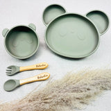 Set repas bébé vert sauge avec assiette et bol en silicone panda, cuillère et fourchette en bois gravés prénom Valentin. Idéal cadeau bébé personnalisé.